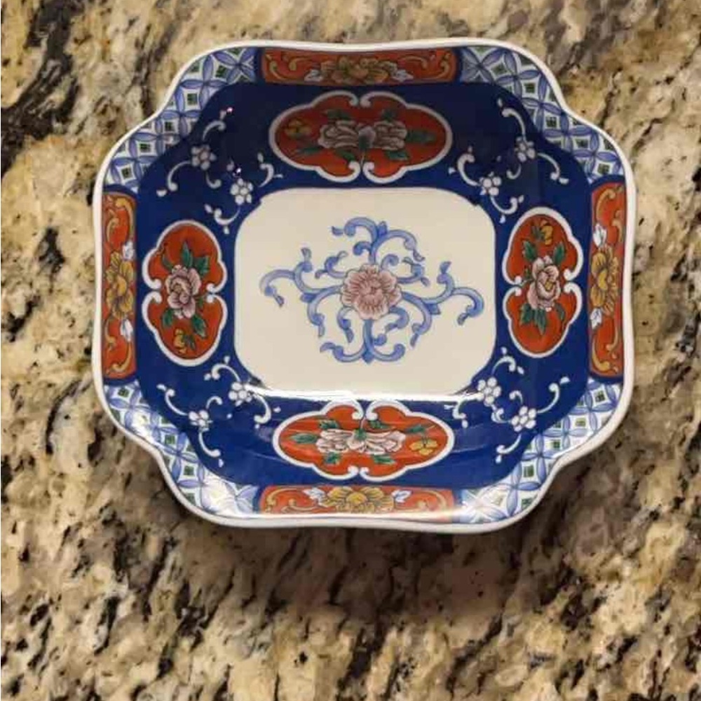 A Japanese Imari-style decorative ceramic dish with floral motifs
